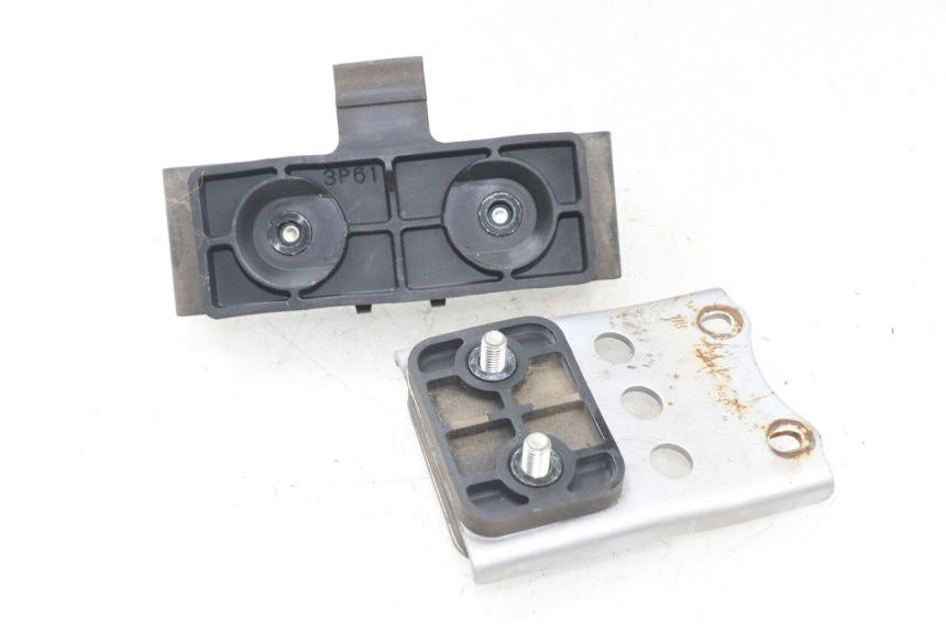 photo de TANK BRACKET YAMAHA FJR ABS 1300 (2006 - 2012) - Zoom on usage condition