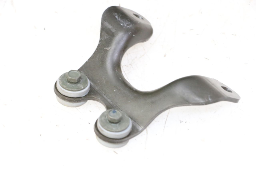 photo de FUEL TANK MOUNT YAMAHA FZ6 FAZER S2 600 (2007 - 2011) - Zoom on usage condition