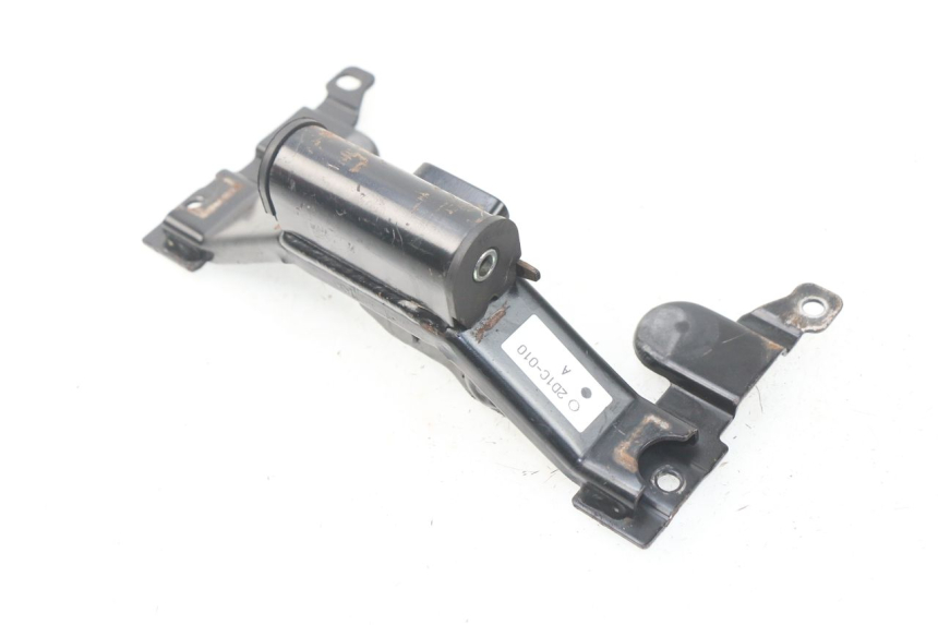 photo de FUEL TANK MOUNT YAMAHA FZ8 800 (2010 - 2016) - Zoom on usage condition