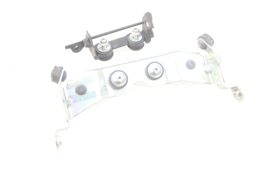 photo de TANK BRACKET YAMAHA MT-07 MT07 700 (2018 - 2020) - Zoom on usage condition