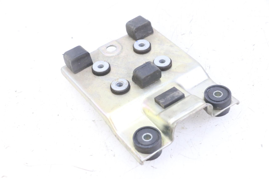 photo de FUEL TANK MOUNT SUZUKI GSX F GSXF 650 (2007 - 2015) - Alternative perspective