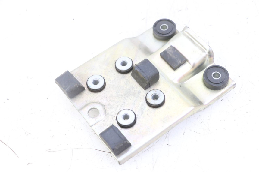 photo de FUEL TANK MOUNT SUZUKI GSX F GSXF 650 (2007 - 2015) - Technical close-up