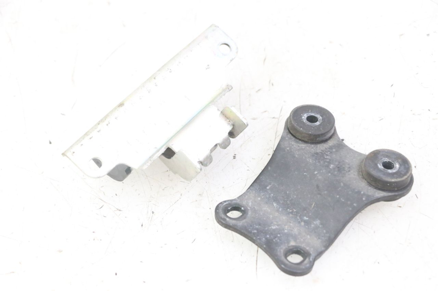 photo de FUEL TANK MOUNT YAMAHA XJ6 ABS 600 (2008 - 2016) - Zoom on usage condition