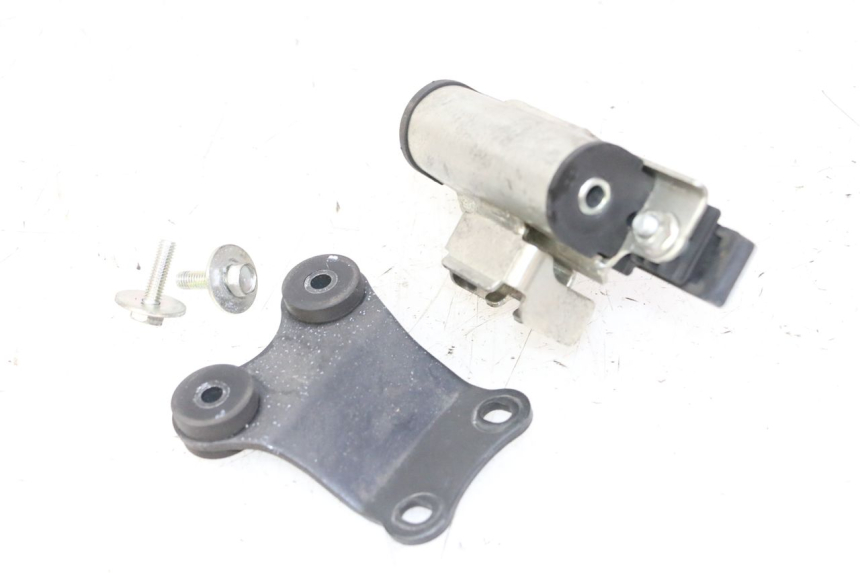 photo de FUEL TANK MOUNT YAMAHA XJ6 ABS 600 (2008 - 2016) - Zoom on usage condition