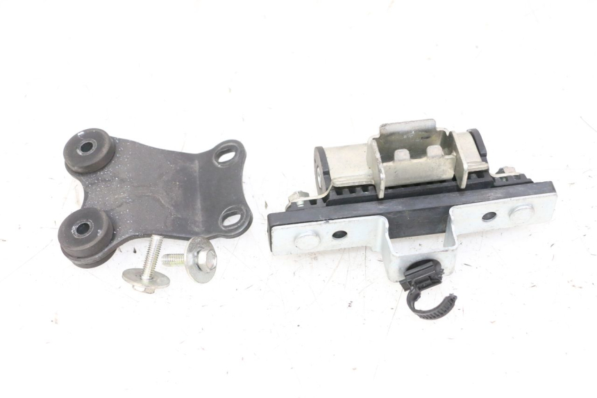 photo de FUEL TANK MOUNT YAMAHA XJ6 ABS 600 (2008 - 2016) - Alternative perspective