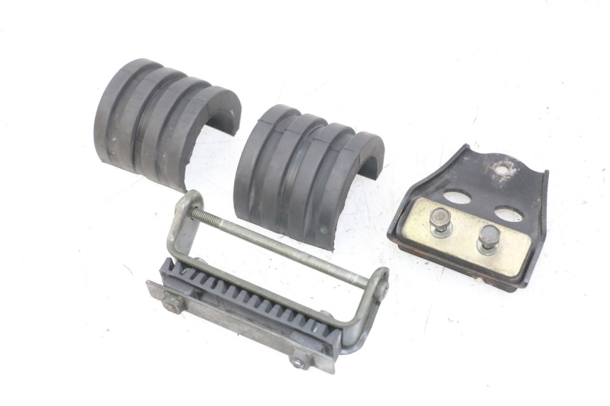 photo de FUEL TANK MOUNT YAMAHA FZS FAZER 600 (2001 - 2003) - Main view