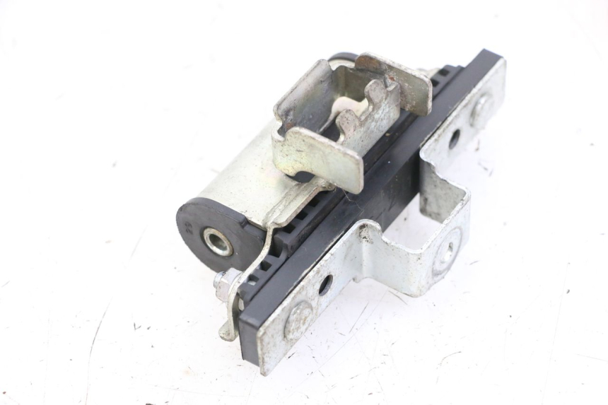 photo de FUEL TANK MOUNT YAMAHA XJ6 600 (2008 - 2016) - Zoom on usage condition