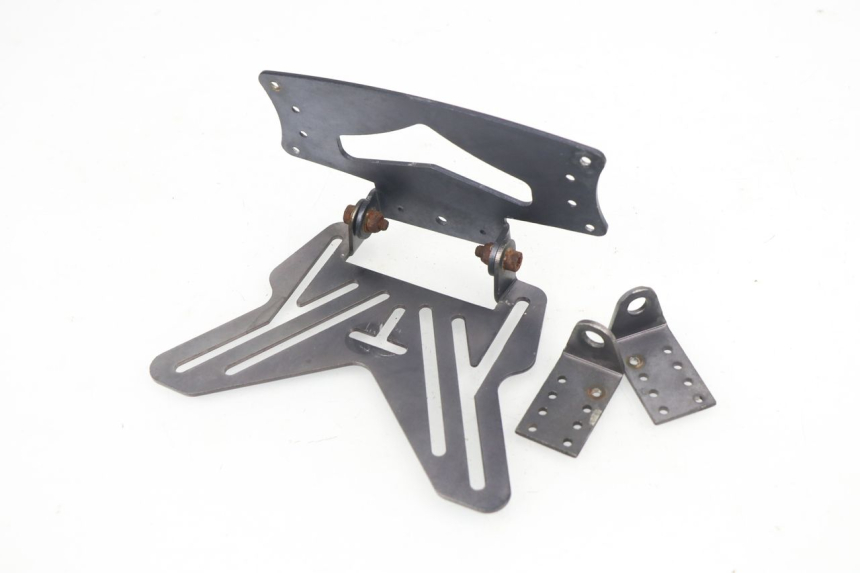 photo de NUMBER PLATE MOUNT SUZUKI GSR 750 (2011 - 2017) - Zoom on usage condition