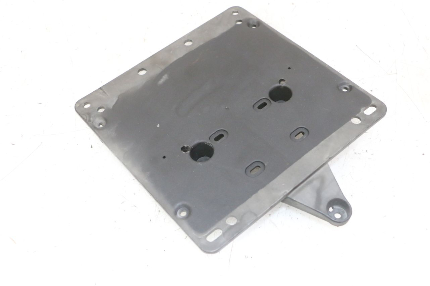 photo de NUMBER PLATE MOUNT PIAGGIO IE MP3 YOURBAN 300 (2011 - 2016) - Zoom on usage condition