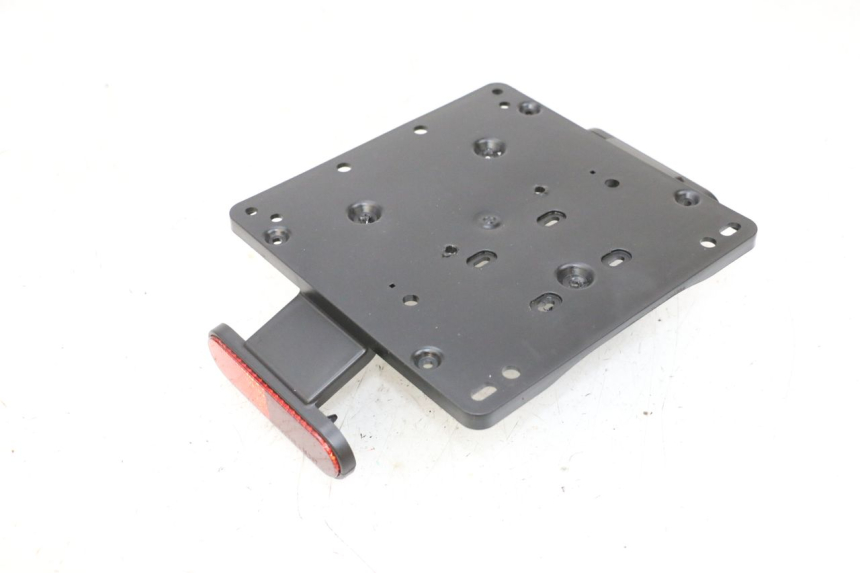 photo de NUMBER PLATE MOUNT PIAGGIO MP3 HPE 300 (2019 - 2026) - Alternative perspective