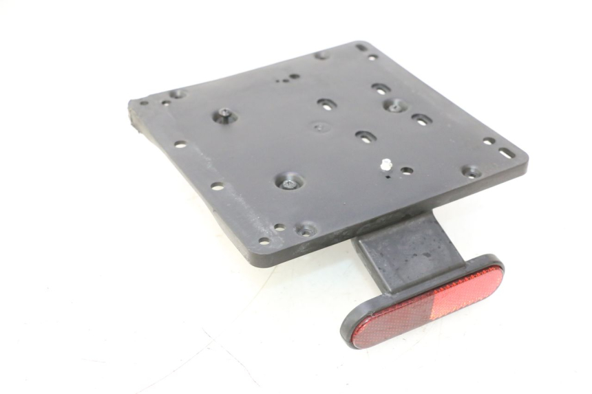 photo de NUMBER PLATE MOUNT PIAGGIO MP3 HPE 530 (2022 - 2026) - Technical close-up