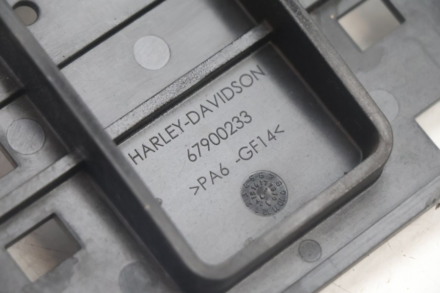 photo de NUMBER PLATE MOUNT HARLEY DAVIDSON ROAD GLIDE FLTRXSE 1920 (2018 - 2022) - Fixing points details