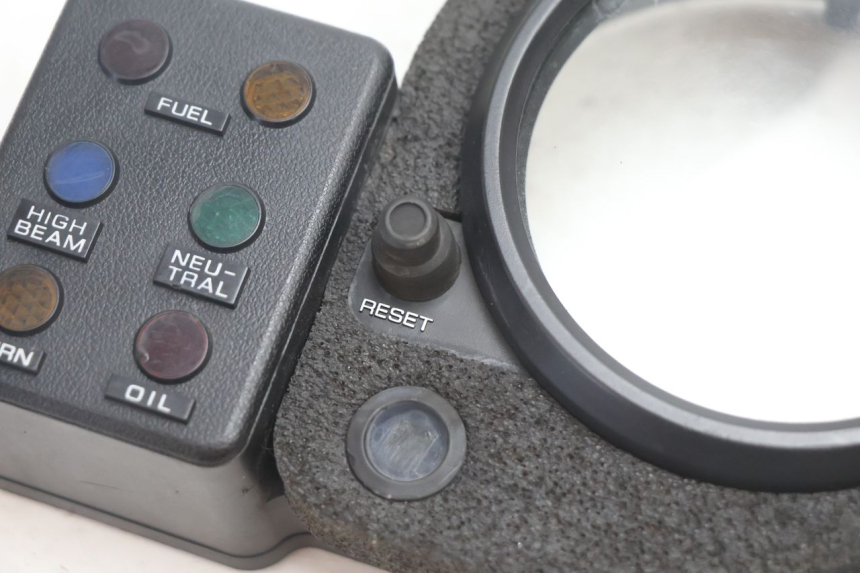 photo de INSTRUMENT HONDA XRV AFRICA TWIN 750 (1990 - 1992) - Zoom on usage condition