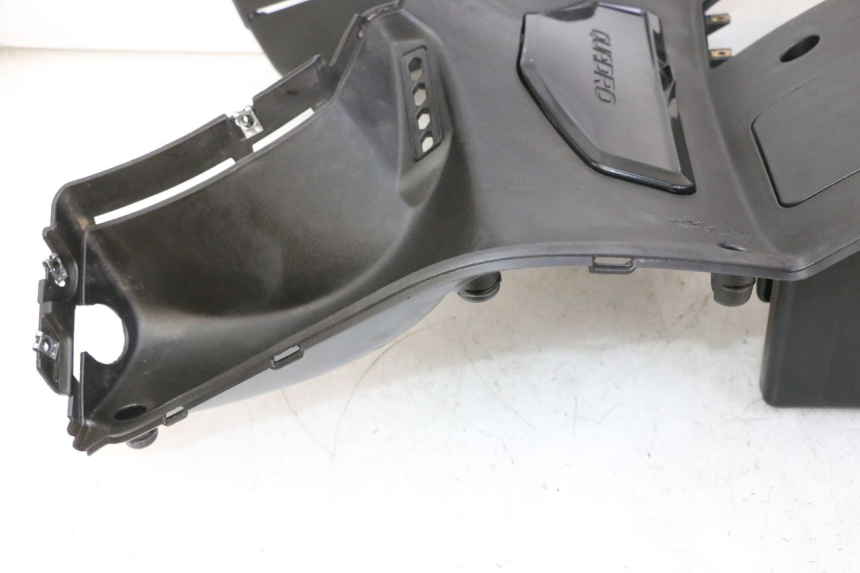 photo de INNER LEGSHIELD QUADRO 4 4D 350 (2015 - 2018) - Detailed visual inspection