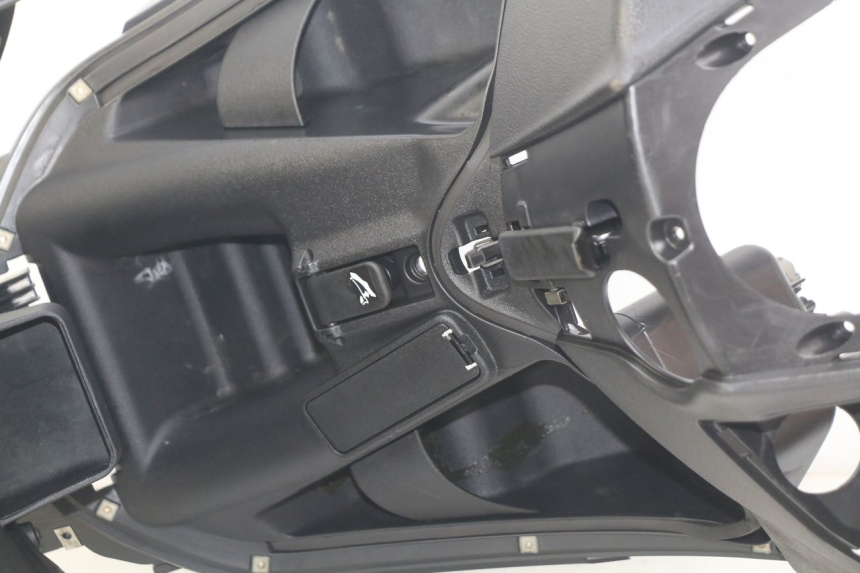 photo de INNER LEGSHIELD PIAGGIO BEVERLY 125 (2010 - 2015) - Additional view of the item