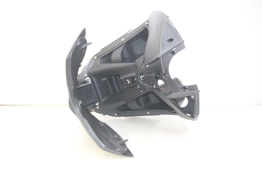 photo de INNER LEGSHIELD PIAGGIO BEVERLY 125 (2010 - 2015) - Markings and original references