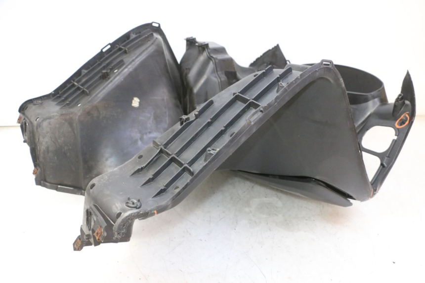 photo de INNER FAIRING SUZUKI BURGMAN 125 (2007 - 2014) - Zoom on usage condition