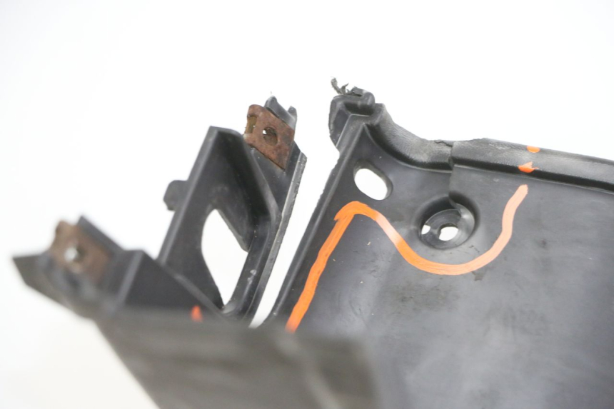 photo de INNER FAIRING SUZUKI BURGMAN 125 (2007 - 2014) - Alternative perspective