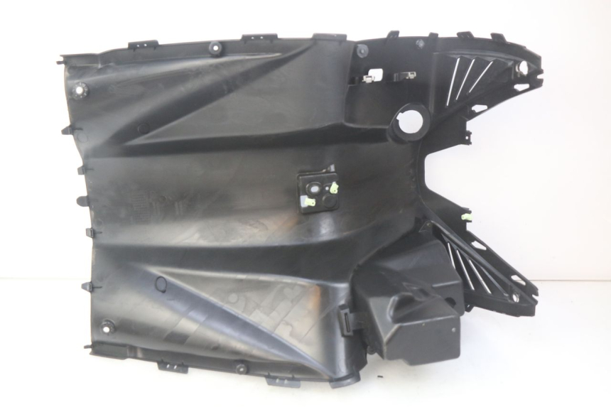 photo de INNER APRON PEUGEOT CITYSTAR 125 (2011 - 2017) - Technical close-up