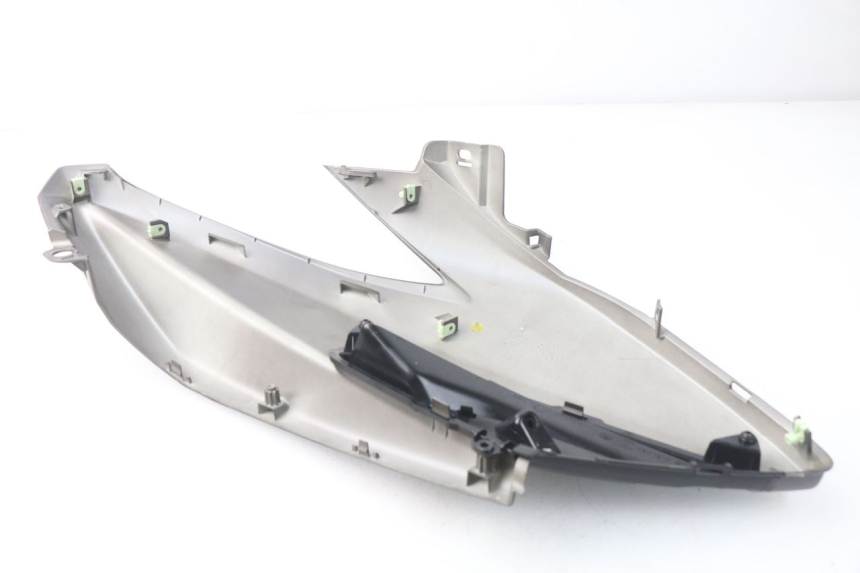 photo de RIGHT INNER LEGSHIELD PEUGEOT METROPOLIS 400 (2017 - 2020) - Zoom on usage condition