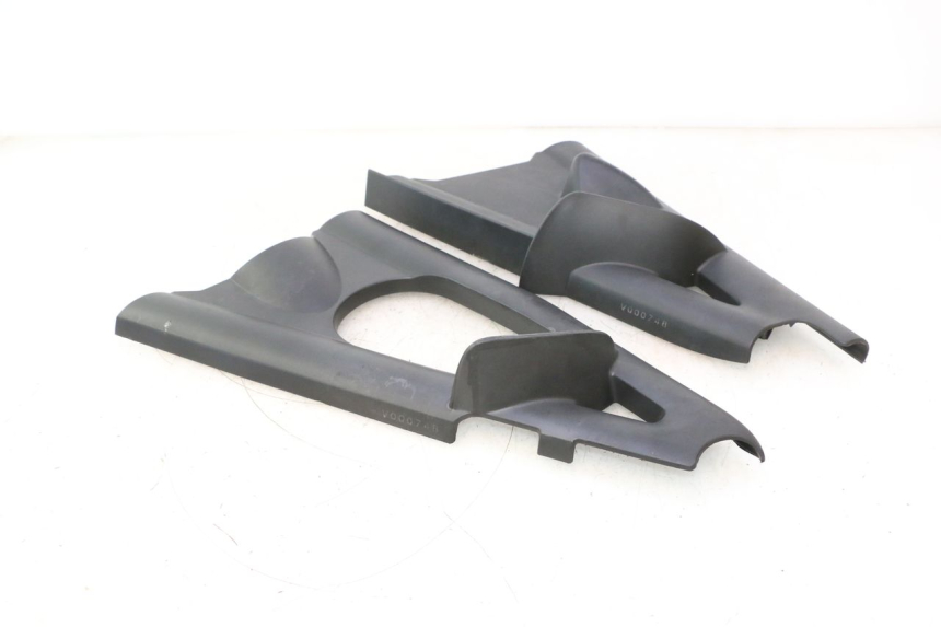 photo de RIGHT INNER LEGSHIELD CAN-AM SPYDER RS 1000 (2008 - 2012) - Technical close-up