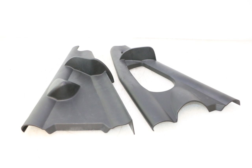 photo de RIGHT INNER LEGSHIELD CAN-AM SPYDER RS 1000 (2008 - 2012) - Fixing points details