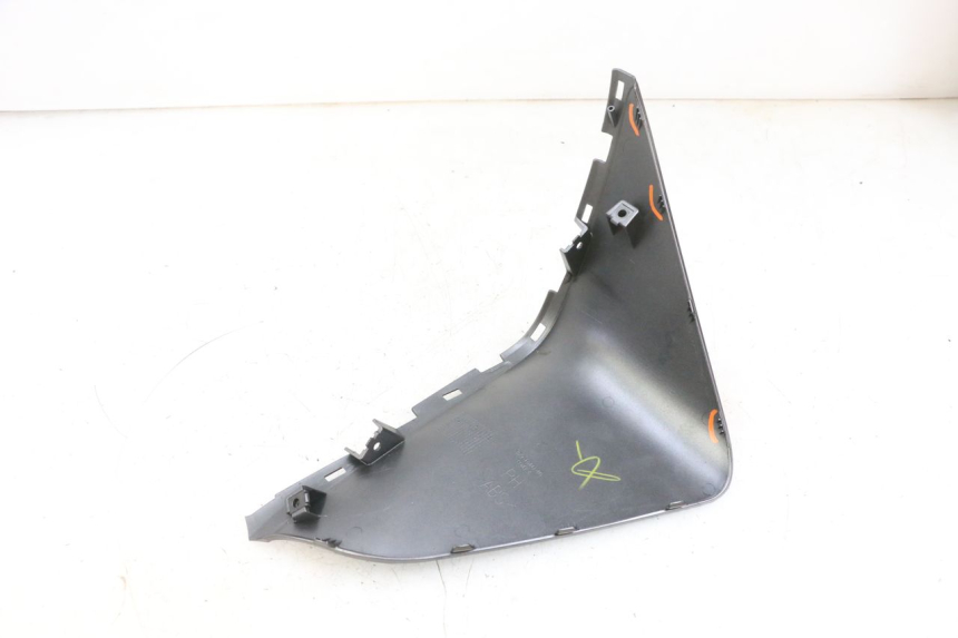 photo de RIGHT INNER LEGSHIELD YAMAHA TRICITY 300 (2020 - 2024) - Fixing points details