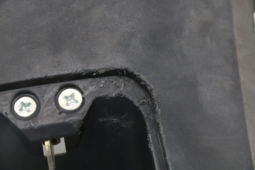 photo de INNER LEGSHIELD LONGJIA EASY MAX 125 (2020 - 2024) - Surface and material condition