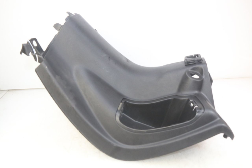 photo de INNER FAIRING PEUGEOT ELYSEO 125 (1999 - 2004) - Surface and material condition