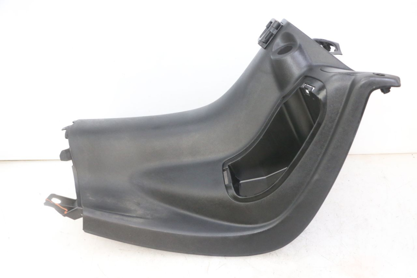 photo de INNER FAIRING PEUGEOT ELYSEO 125 (1999 - 2004) - Fixing points details