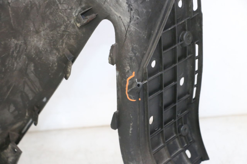 photo de INNER APRON HONDA FES S-WING SWING ABS 125 (2007 - 2015) - High-resolution close-up