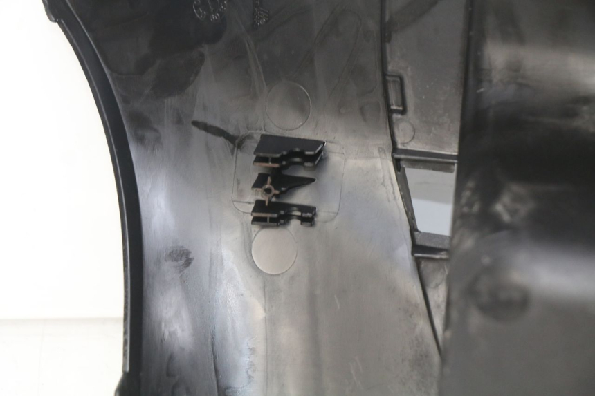 photo de INNER APRON PIAGGIO FLY 2T 50 (2004 - 2017) - Fixing points details