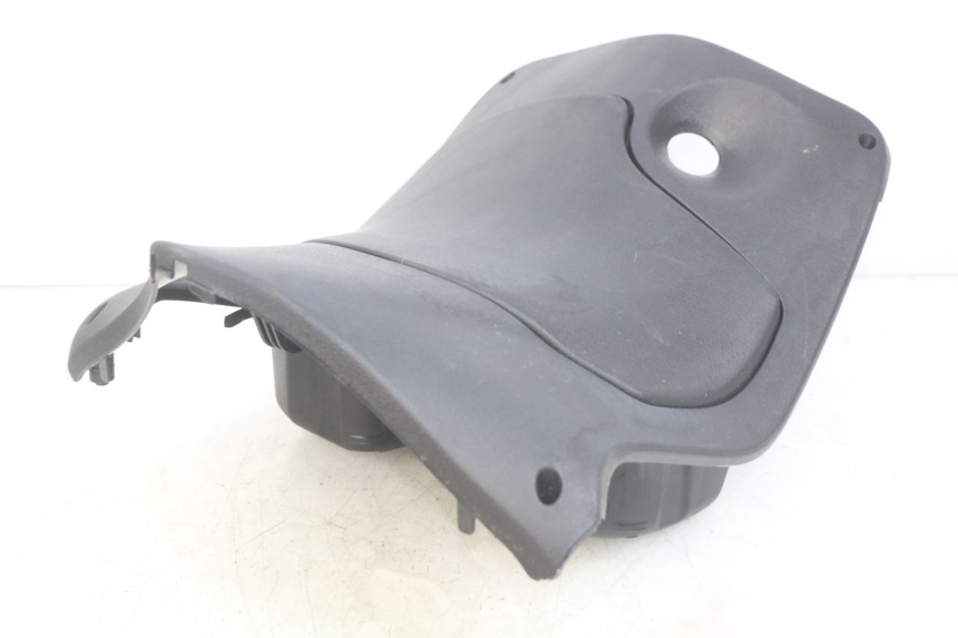 photo de INNER APRON PIAGGIO FLY 2T 50 (2004 - 2017) - Fixing points details