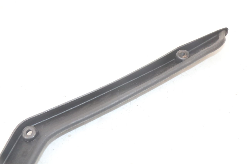 photo de LEFT INNER LEGSHIELD KAWASAKI GTR 1000 (1994 - 2004) - Fixing points details
