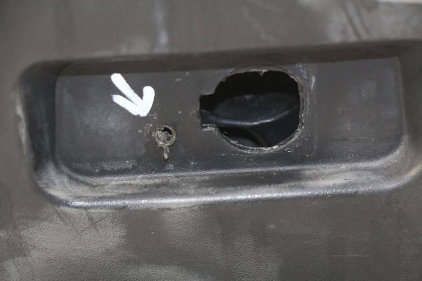 photo de INNER LEGSHIELD SYM GTS EVO 125 (2009 - 2013) - Surface and material condition
