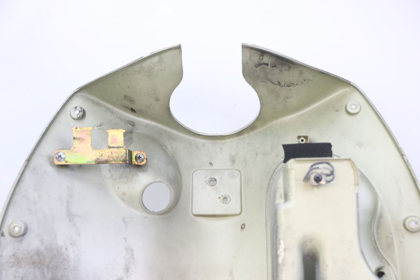 photo de INNER LEGSHIELD HONDA NES AROBASE 125 (2000 - 2003) - Fixing points details