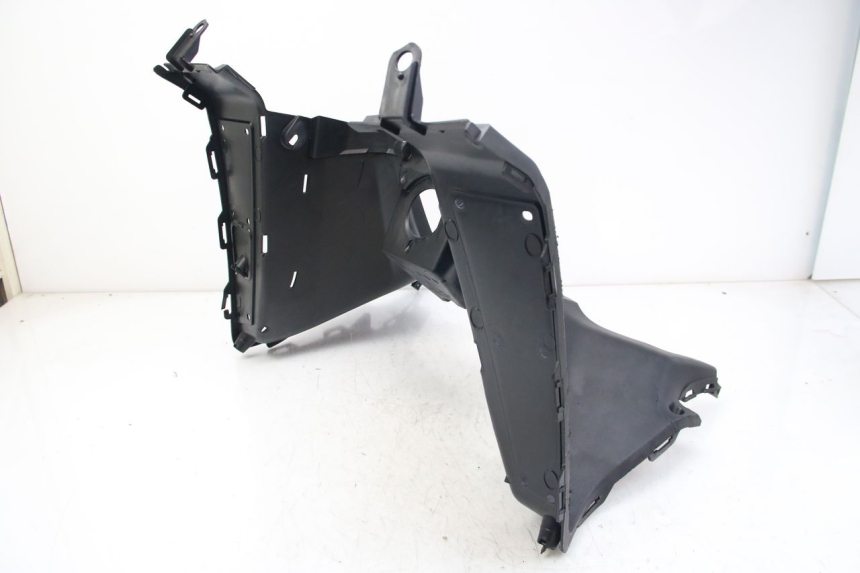 photo de LOWER INNER FAIRING KYMCO DOWNTOWN ABS 125 (2015 - 2017) - Fixing points details