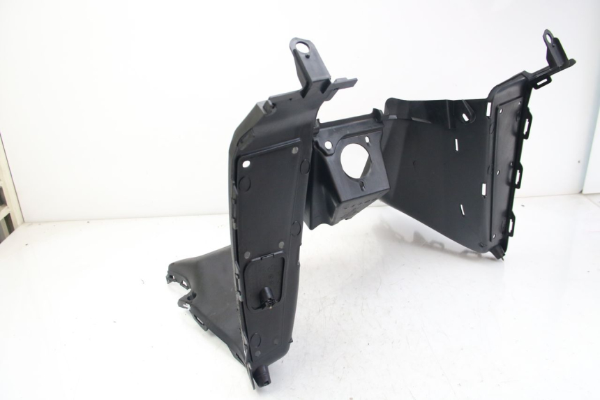 photo de LOWER INNER FAIRING KYMCO DOWNTOWN ABS 125 (2015 - 2017) - Surface and material condition