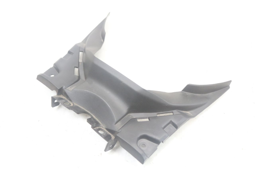 photo de LOWER INNER FAIRING YAMAHA XMAX X-MAX ABS 125 (2017 - 2020) - Zoom on usage condition