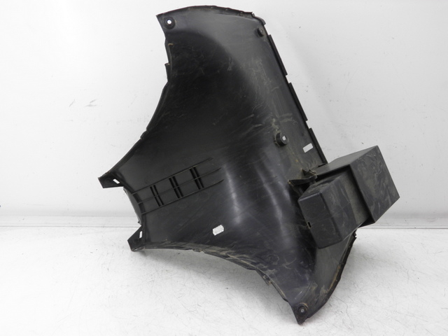 photo de INNER LEGSHIELD LOWER YAMAHA YP MAJESTY 125 (2002 - 2006) - Alternative perspective