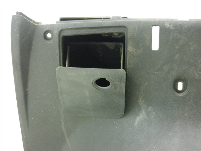 photo de INNER LEGSHIELD LOWER YAMAHA YP MAJESTY 125 (2002 - 2006) - Technical close-up