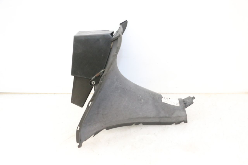 photo de INNER LEGSHIELD LOWER YAMAHA YP MAJESTY 125 (2007 - 2010) - Alternative perspective