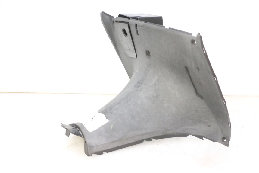 photo de INNER LEGSHIELD LOWER YAMAHA YP MAJESTY 125 (2007 - 2010) - Fixing points details