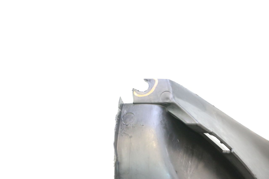 photo de INNER LEGSHIELD LOWER YAMAHA YP MAJESTY 125 (1998 - 2001) - Technical close-up
