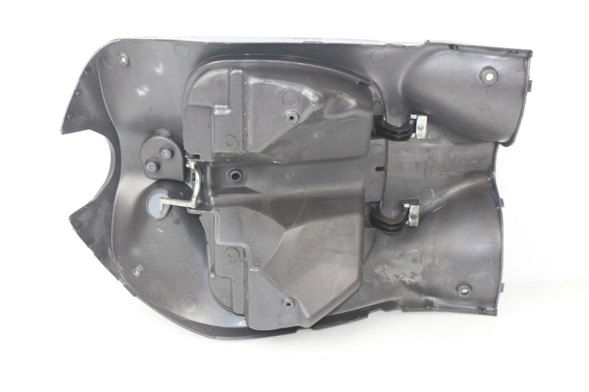 photo de INNER LEGSHIELD PIAGGIO LIBERTY 2T 50 (2009 - 2013) - Fixing points details