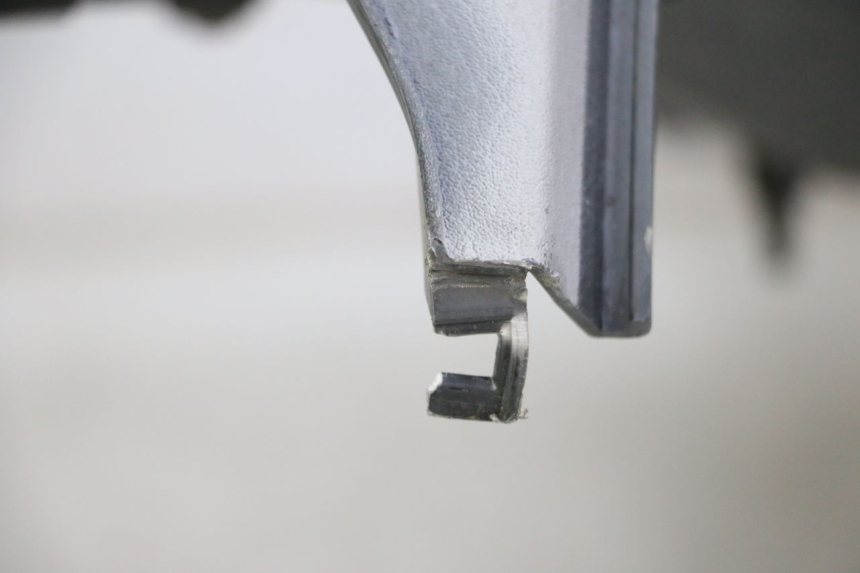 photo de INNER LEGSHIELD PIAGGIO MP3 RL 250 (2006 - 2010) - Distinctive features