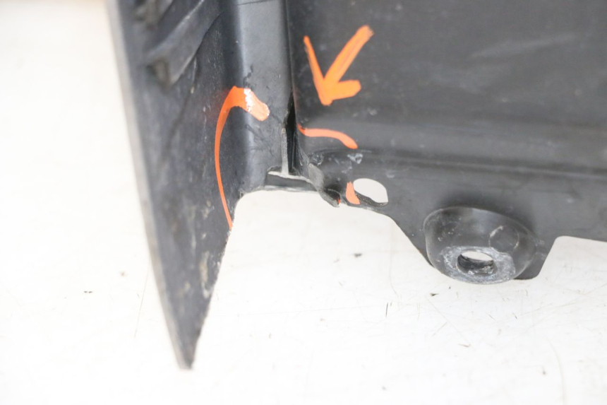 photo de INNER LEGSHIELD PIAGGIO MP3 RL 250 (2006 - 2010) - Technical close-up