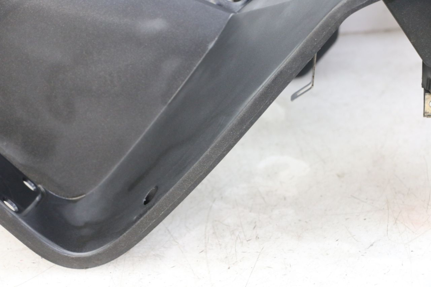 photo de INNER APRON PEUGEOT SATELIS COMPRESSOR K15 125 (2006 - 2009) - Additional view of the item