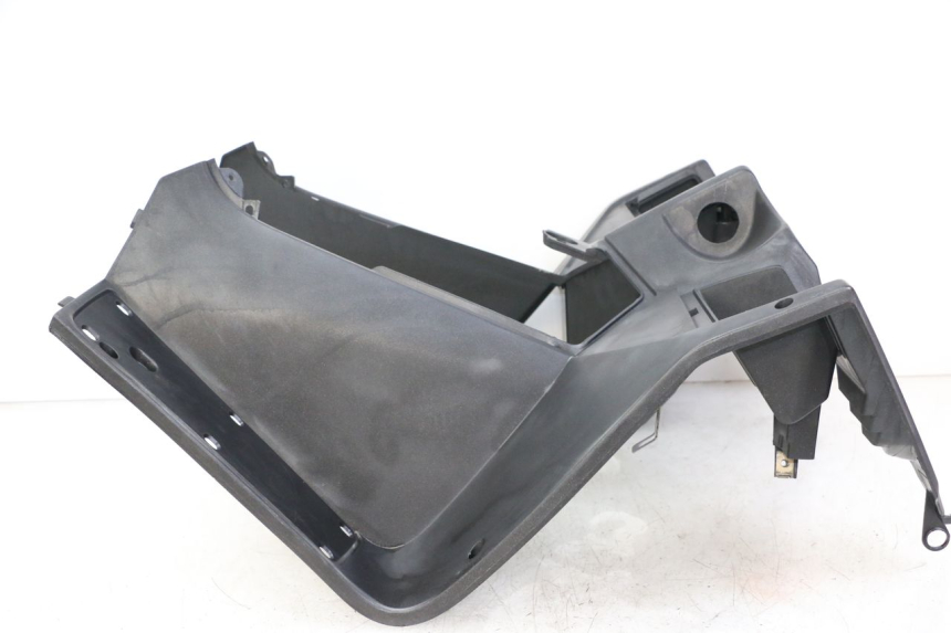 photo de INNER APRON PEUGEOT SATELIS COMPRESSOR K15 125 (2006 - 2009) - Distinctive features