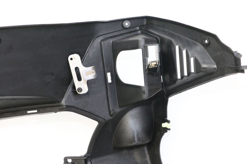 photo de INNER APRON PEUGEOT SATELIS COMPRESSOR K15 125 (2006 - 2009) - Surface and material condition